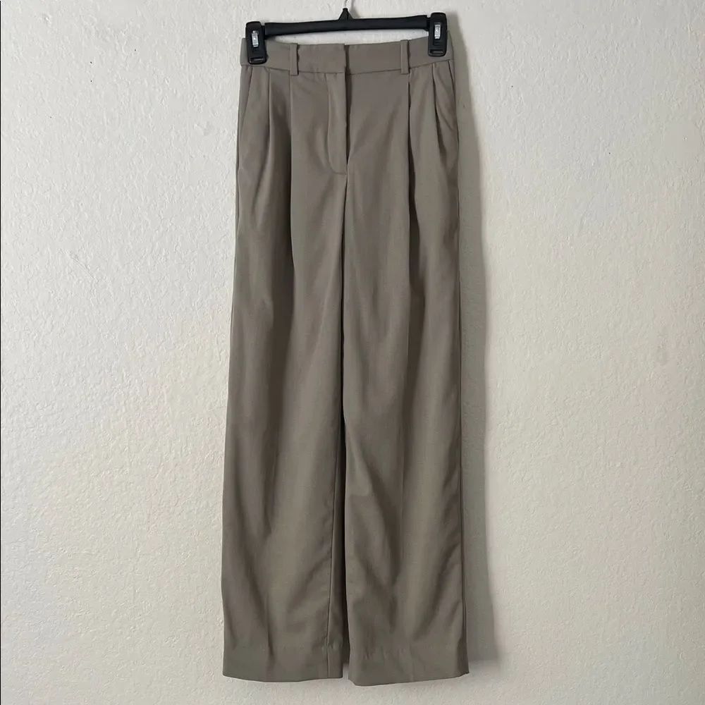 Like New! Aritzia Babaton Wool Blend Straight Leg Trousers Tan in Size 00